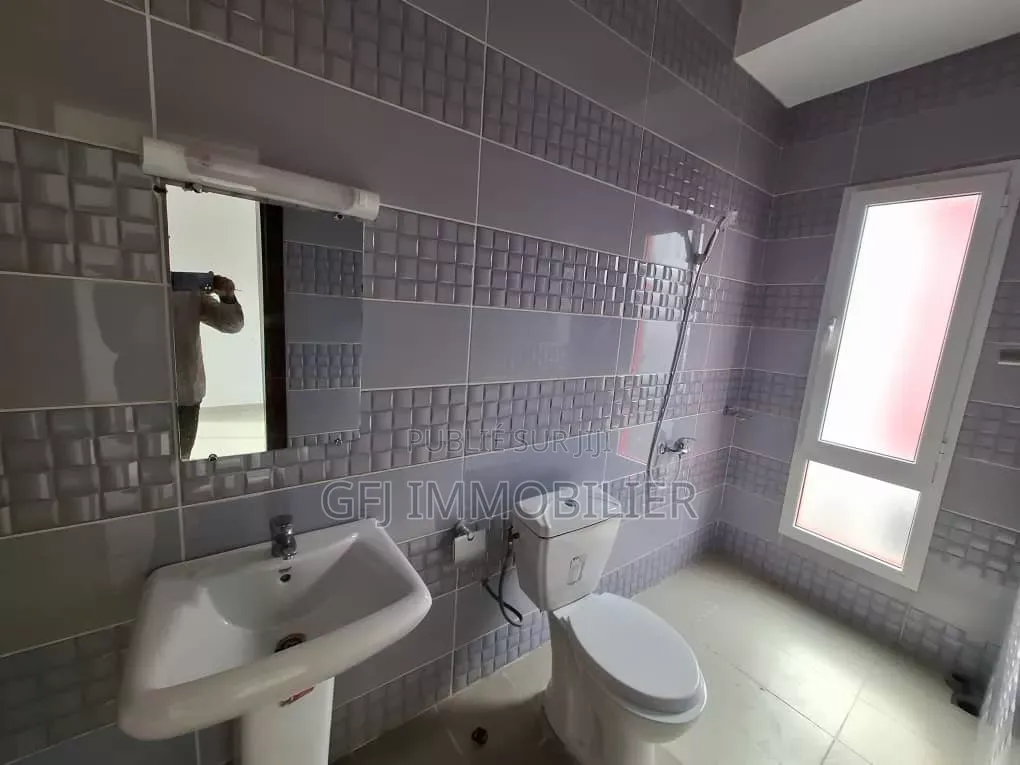 3chbre Duplex dans Francis Gweh, Cocody à Louer