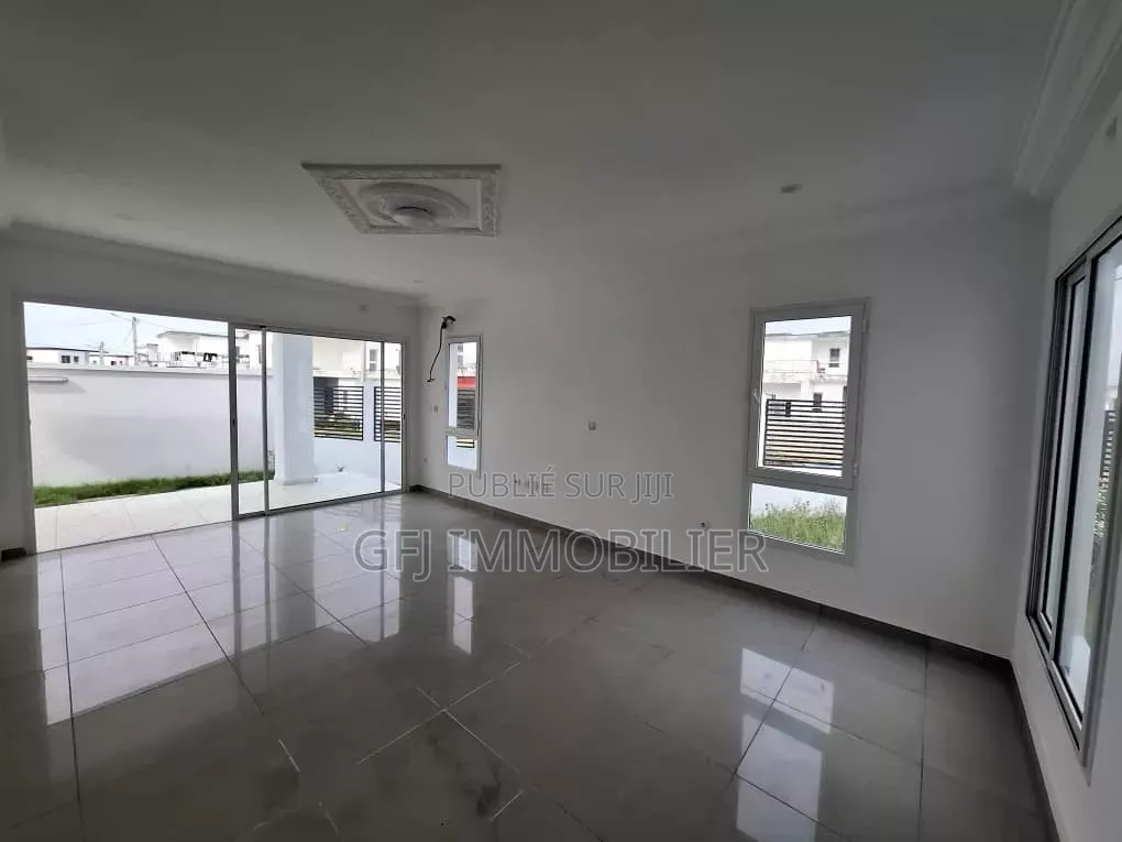 3chbre Duplex dans Francis Gweh, Cocody à Louer