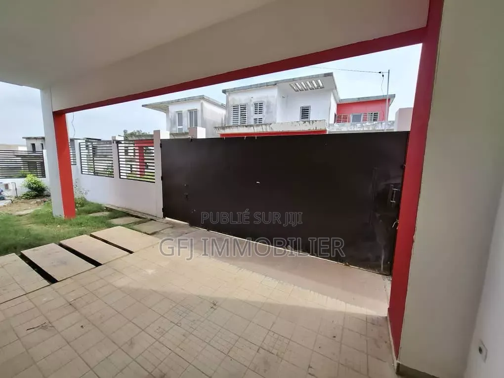 3chbre Duplex dans Francis Gweh, Cocody à Louer