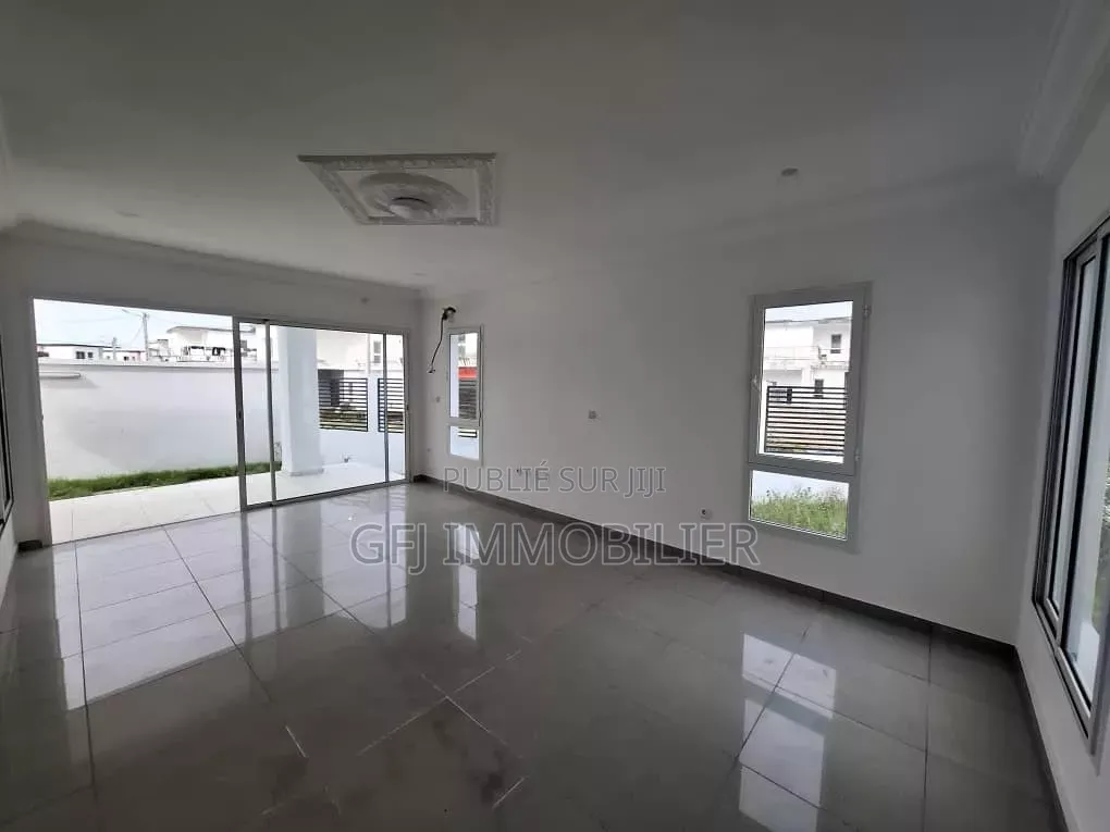 3chbre Duplex dans Francis Gweh, Cocody à Louer