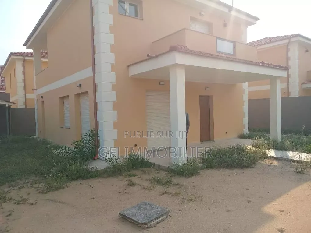 3chbre Duplex dans Francis Gweh, Cocody à Louer