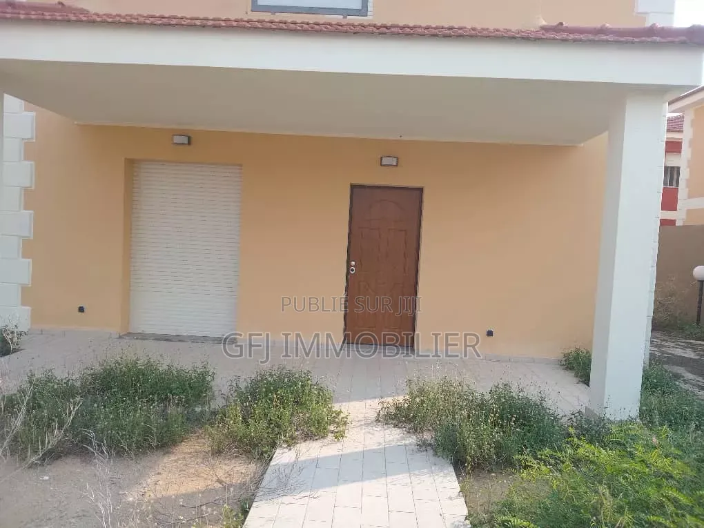 3chbre Duplex dans Francis Gweh, Cocody à Louer