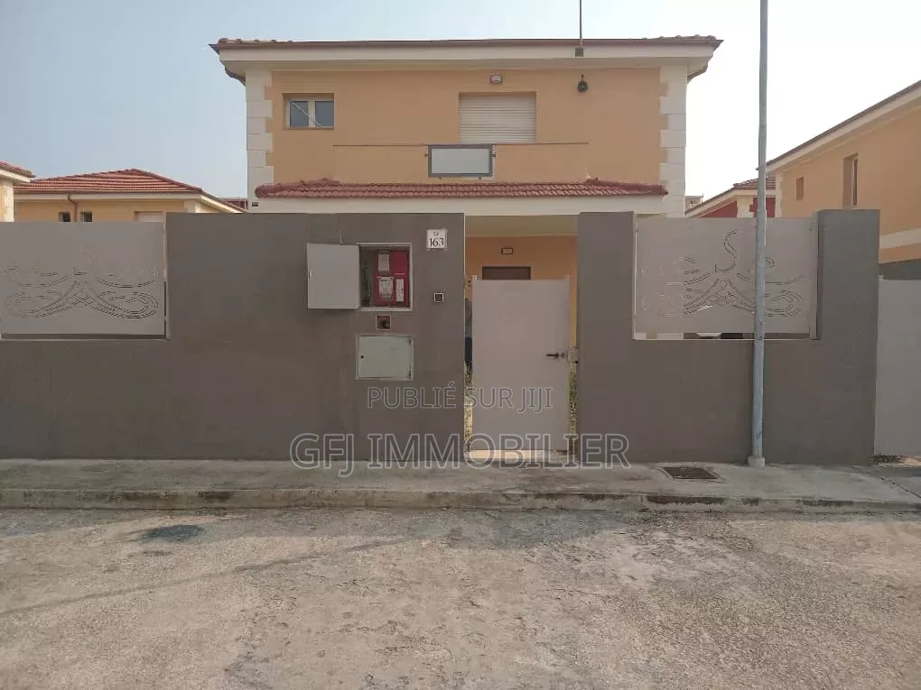 3chbre Duplex dans Francis Gweh, Cocody à Louer