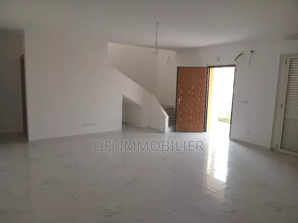 3chbre Duplex dans Francis Gweh, Cocody à Louer