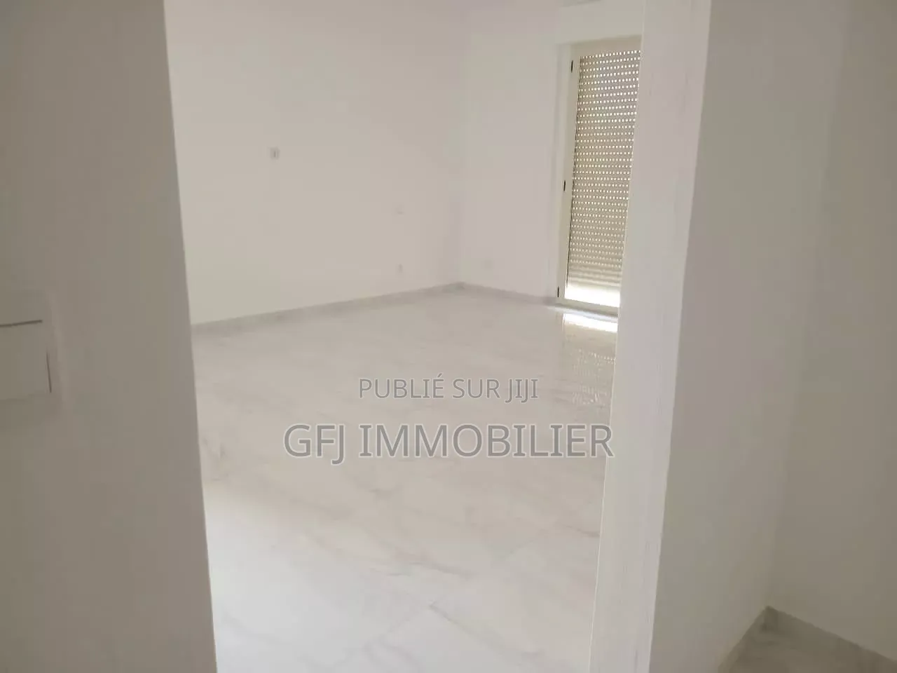3chbre Duplex dans Francis Gweh, Cocody à Louer