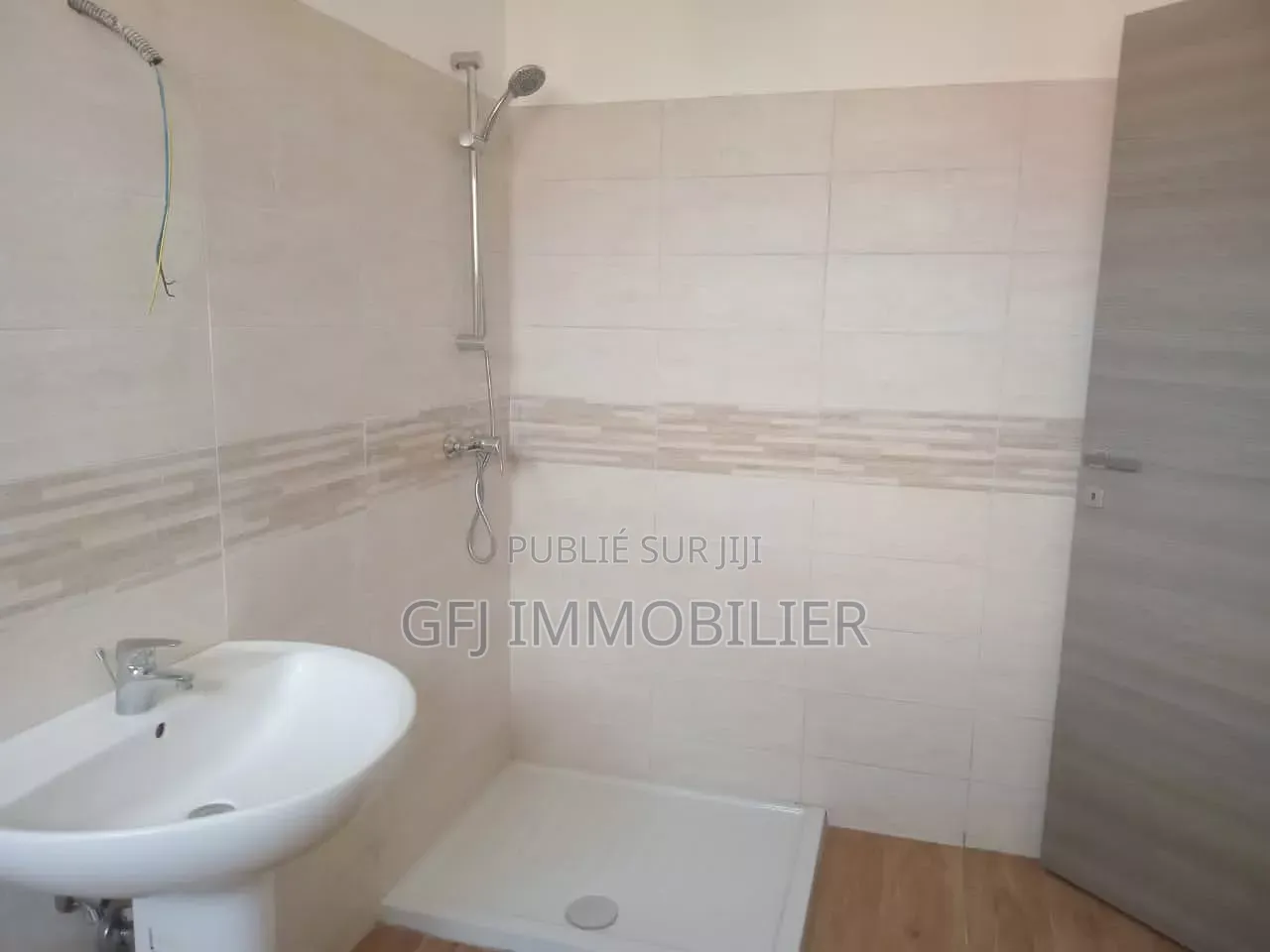 3chbre Duplex dans Francis Gweh, Cocody à Louer