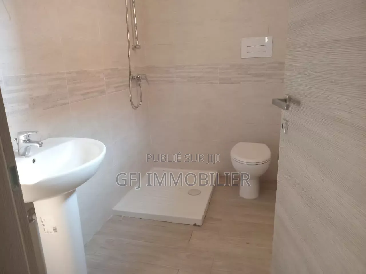 3chbre Duplex dans Francis Gweh, Cocody à Louer