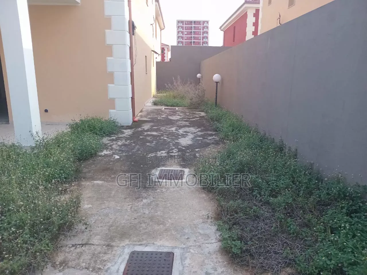 3chbre Duplex dans Francis Gweh, Cocody à Louer