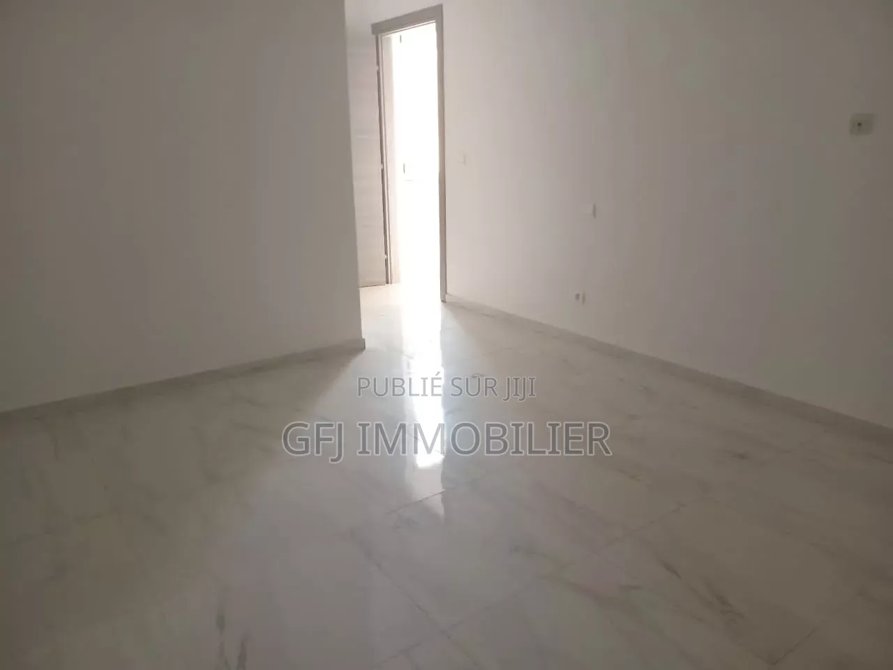 3chbre Duplex dans Francis Gweh, Cocody à Louer