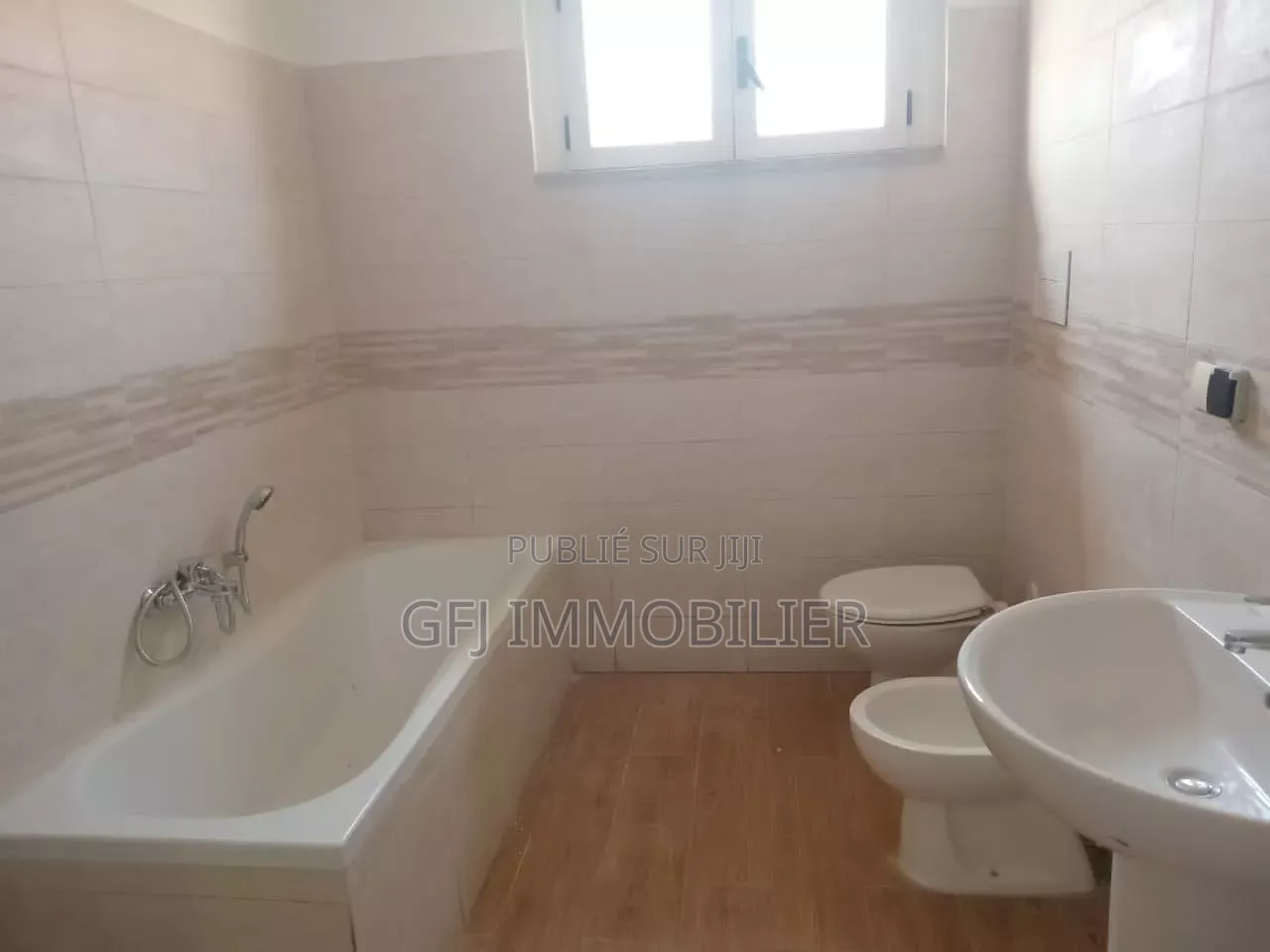 3chbre Duplex dans Francis Gweh, Cocody à Louer