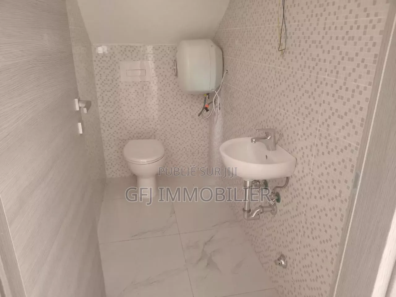 3chbre Duplex dans Francis Gweh, Cocody à Louer
