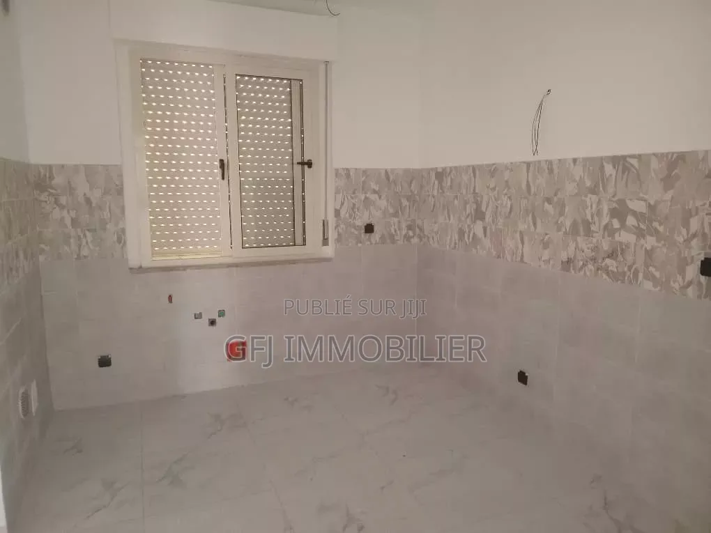 3chbre Duplex dans Francis Gweh, Cocody à Louer