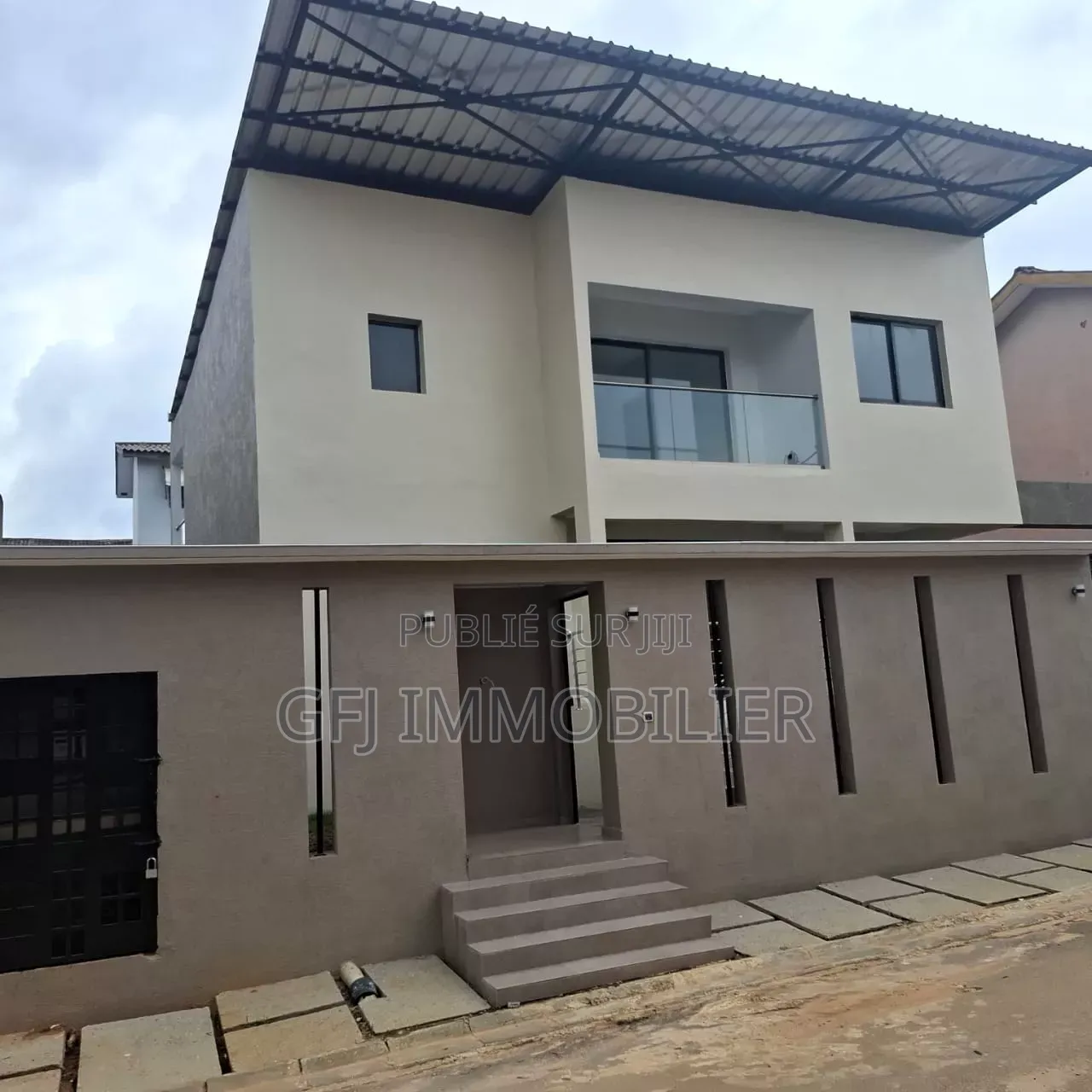 4chbre Duplex dans Francis Gweh, Cocody à Louer