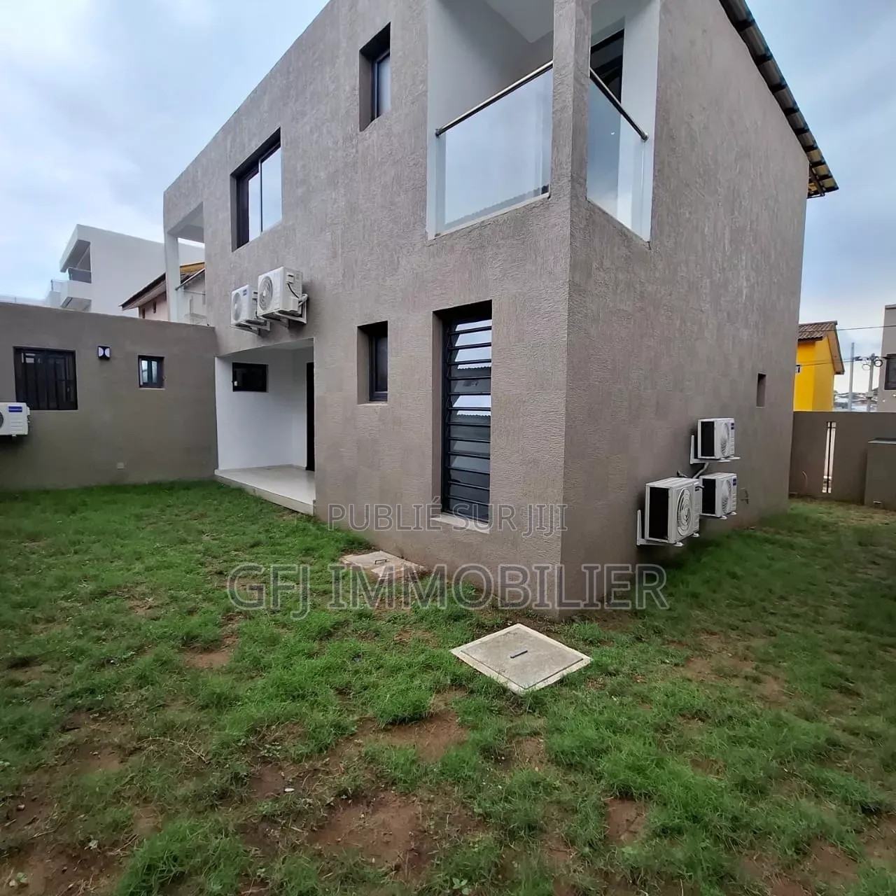 4chbre Duplex dans Francis Gweh, Cocody à Louer