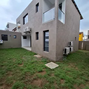 4chbre Duplex dans Francis Gweh, Cocody à Louer