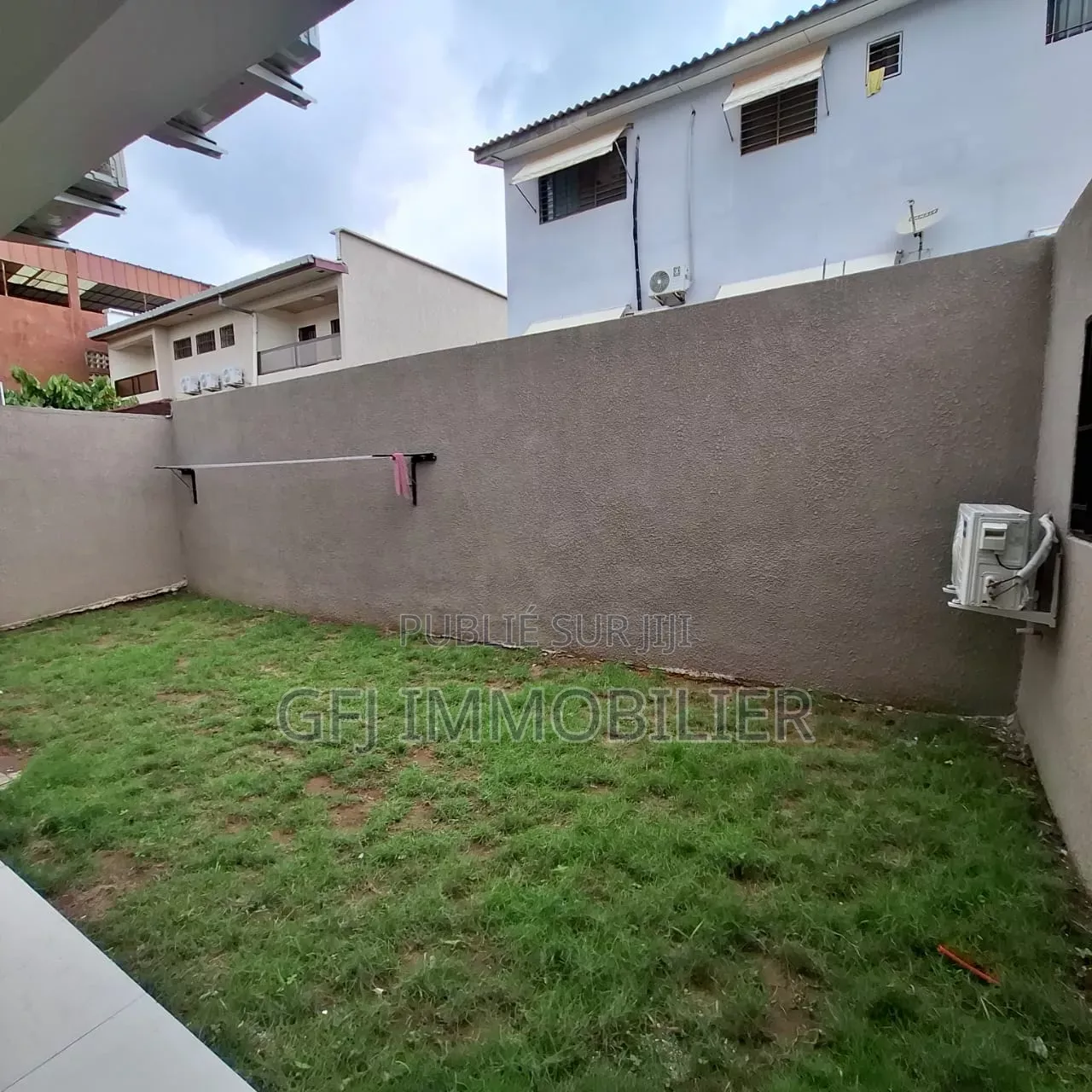 4chbre Duplex dans Francis Gweh, Cocody à Louer