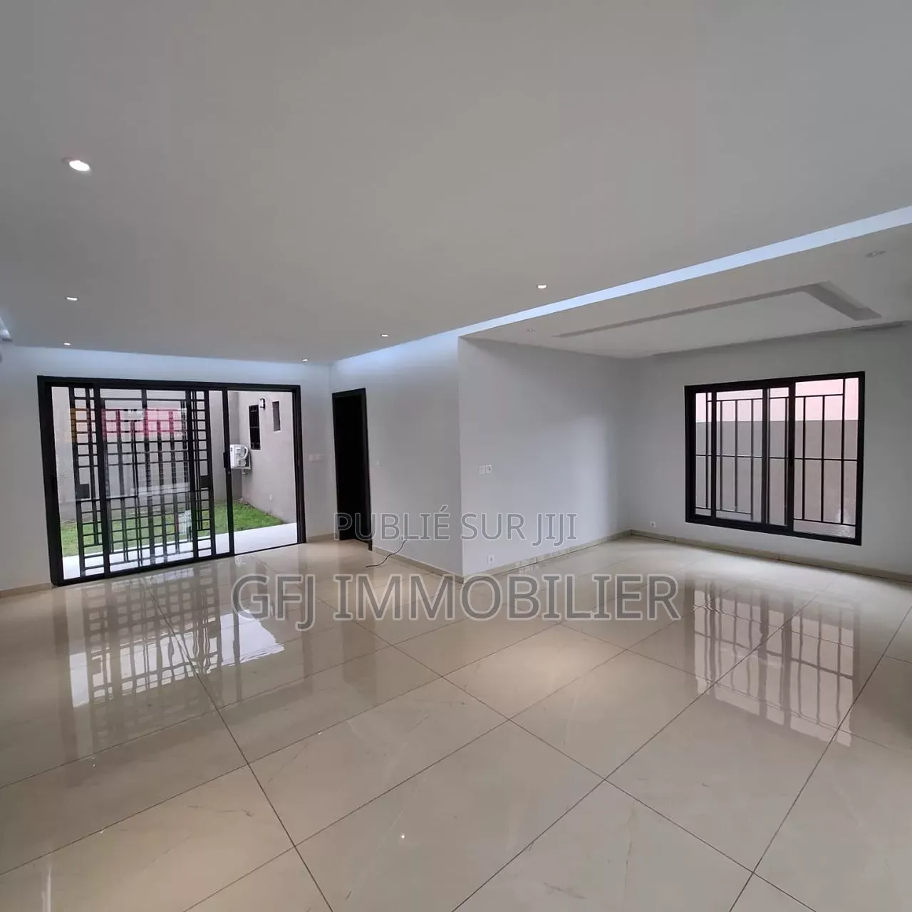 4chbre Duplex dans Francis Gweh, Cocody à Louer