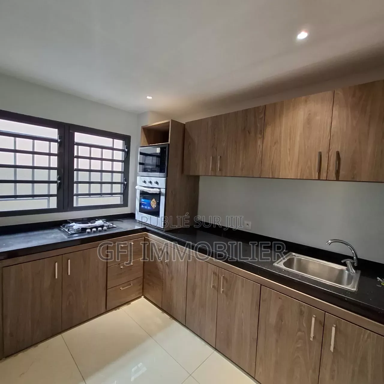 4chbre Duplex dans Francis Gweh, Cocody à Louer