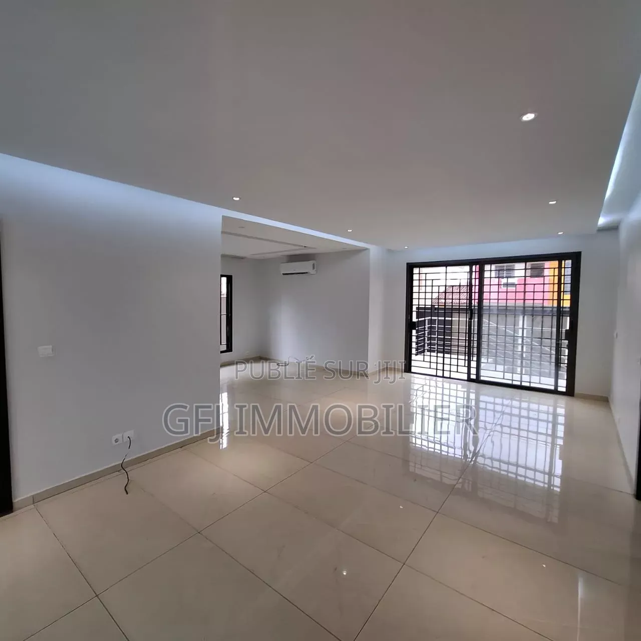 4chbre Duplex dans Francis Gweh, Cocody à Louer