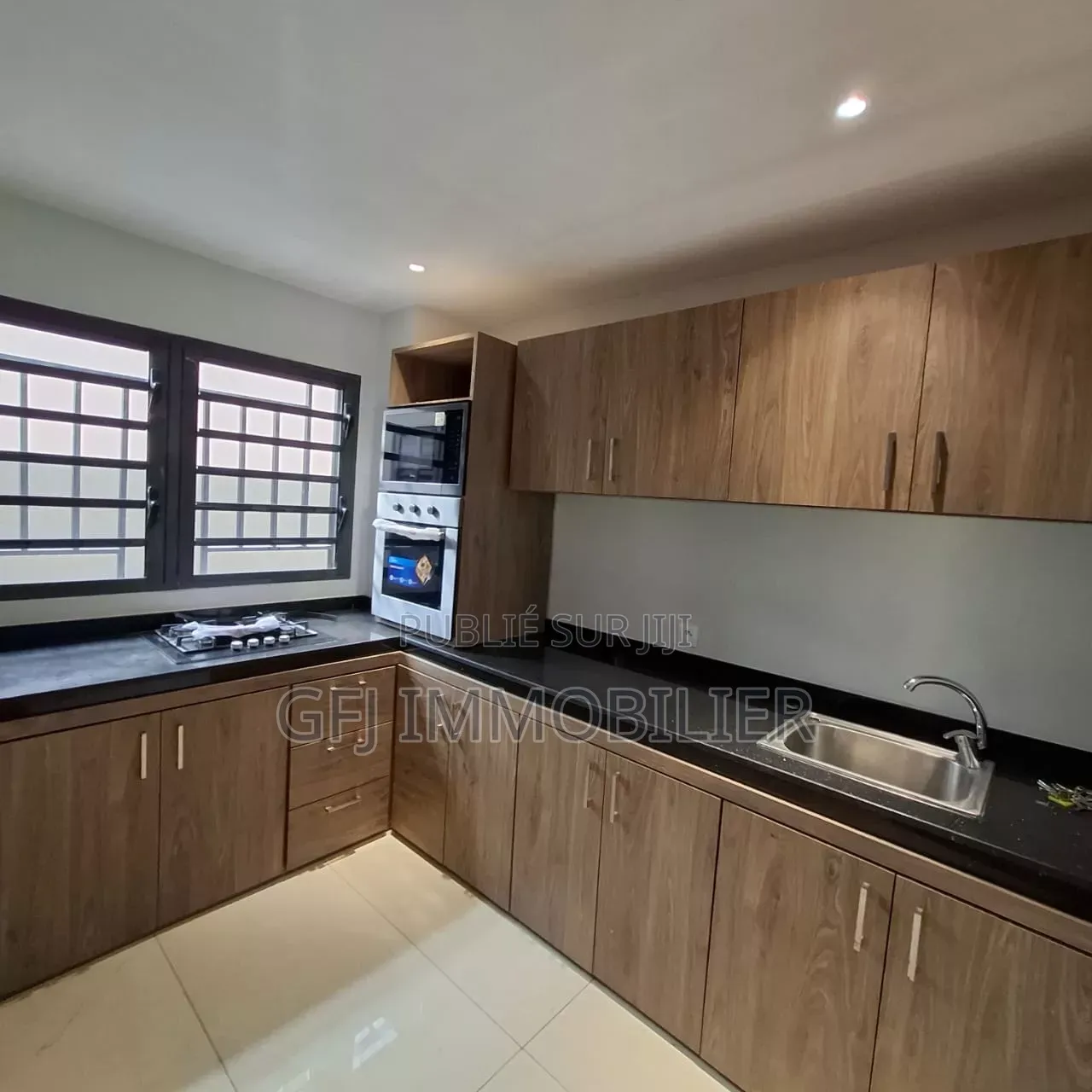 4chbre Duplex dans Francis Gweh, Cocody à Louer