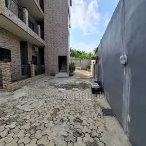 2chbre Appartement dans Francis Gweh, Cocody à Louer