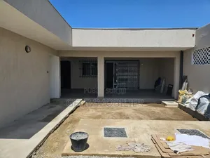 3chbre Villa dans Francis Gweh, Cocody à Louer