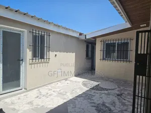3chbre Villa dans Francis Gweh, Cocody à Louer