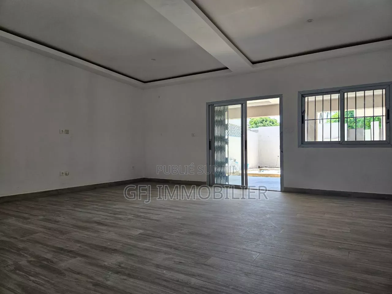 3chbre Villa dans Francis Gweh, Cocody à Louer