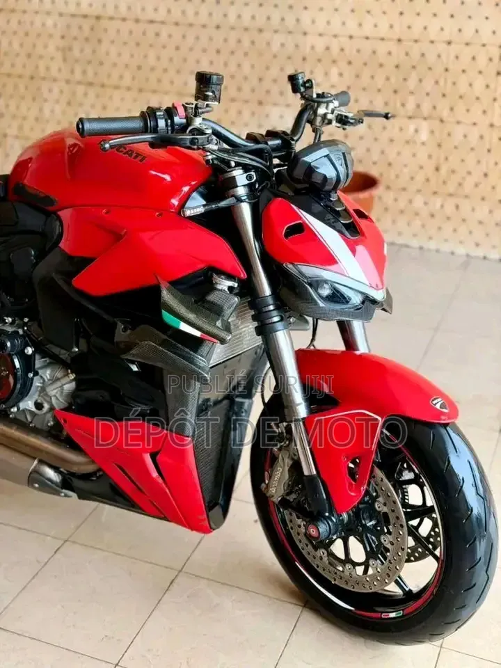 Nouveau Ducati Streetfighter V4 2025 Rouge