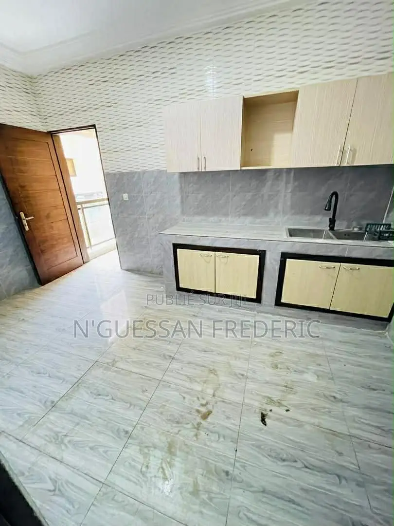 3chbre Appartement dans Cocody à Louer