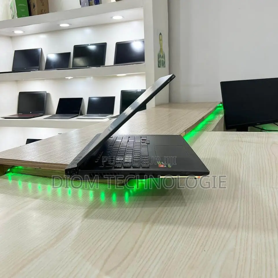Ordinateur portable Asus ROG Strix G731G 32GB AMD Ryzen 9 SSD 1T