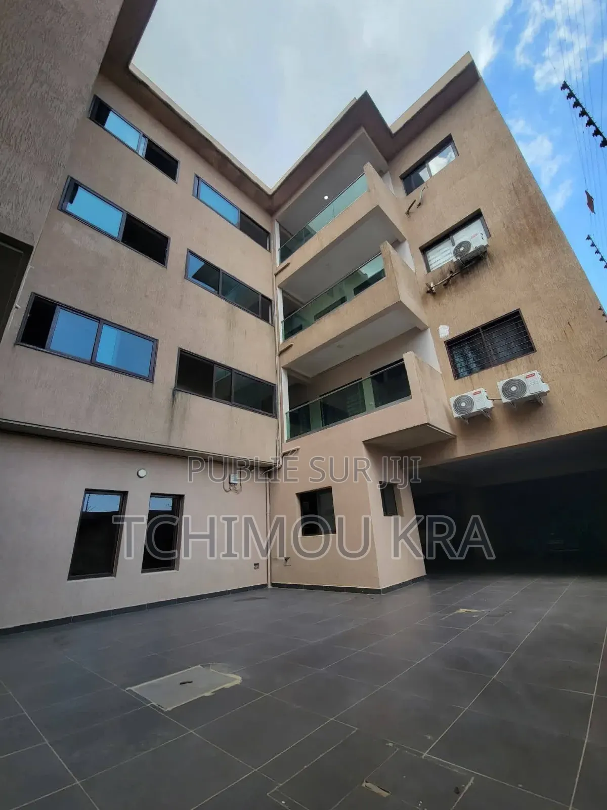 3chbre Blocs d'appartements dans Mr Tchimou, Cocody à Vendre