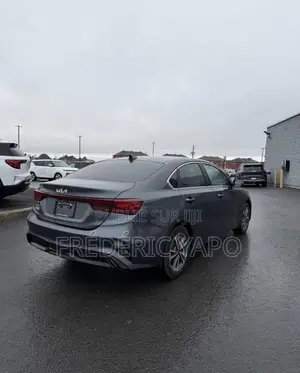 Kia Forte 2022 Gris
