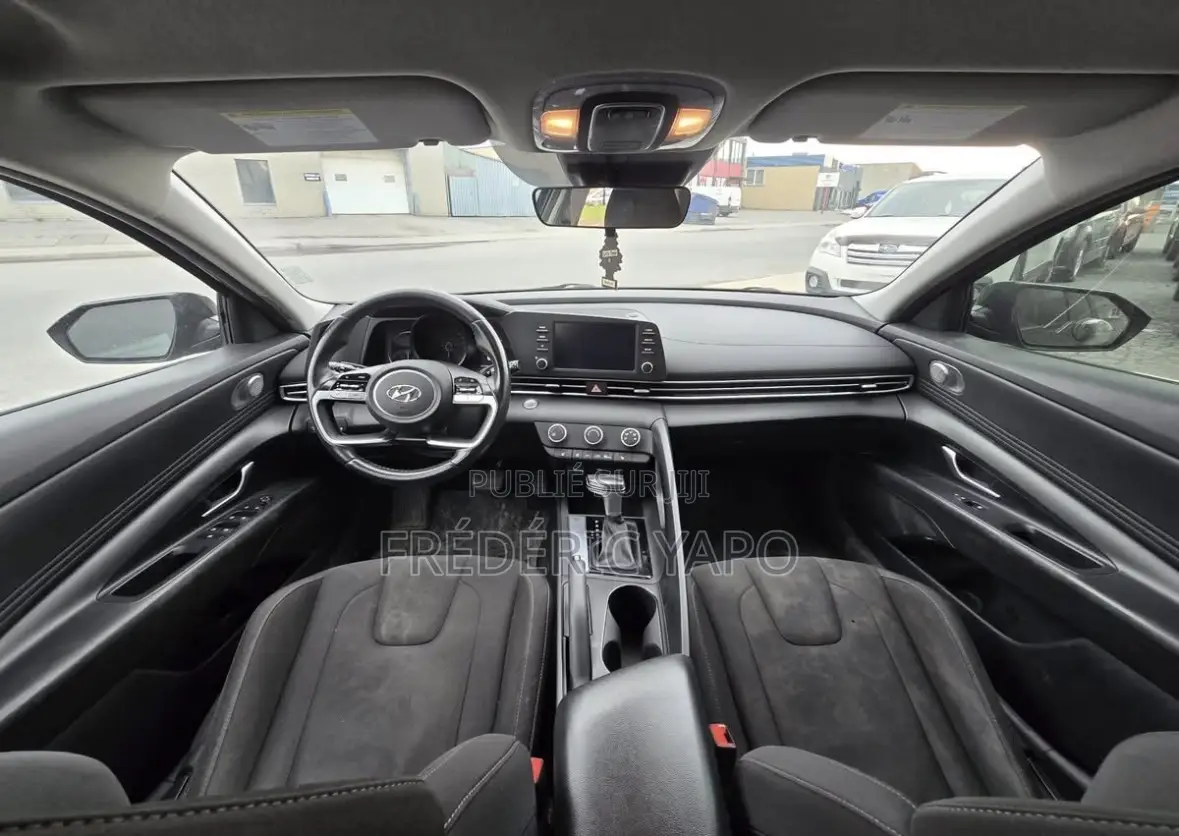 Hyundai Elantra 2022 Noir