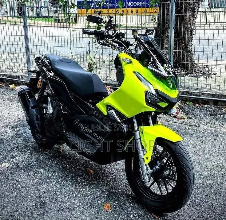 Nouveau Yamaha YBR125 2023 Blanc