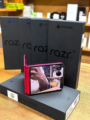 Nouveau Motorola Razr 2025 256 GB Rouge