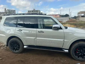Mitsubishi Pajero 2016 Blanc
