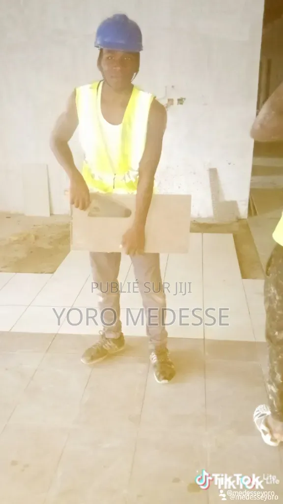Carreleur Et Poseur De Parver