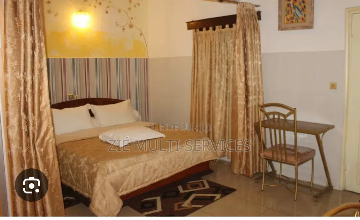 Meublé 20chbre Appartement dans Zié Multi-Service, Cocody à Vendre