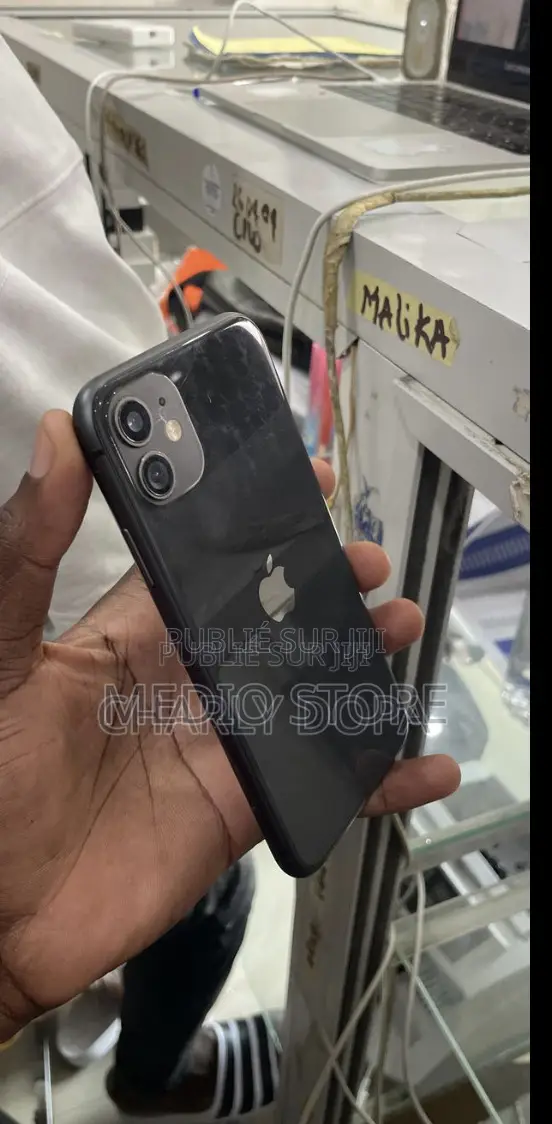 Nouveau Apple iPhone 11 128 GB Noir