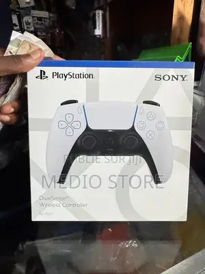Manette Ps, Cinq Disponible