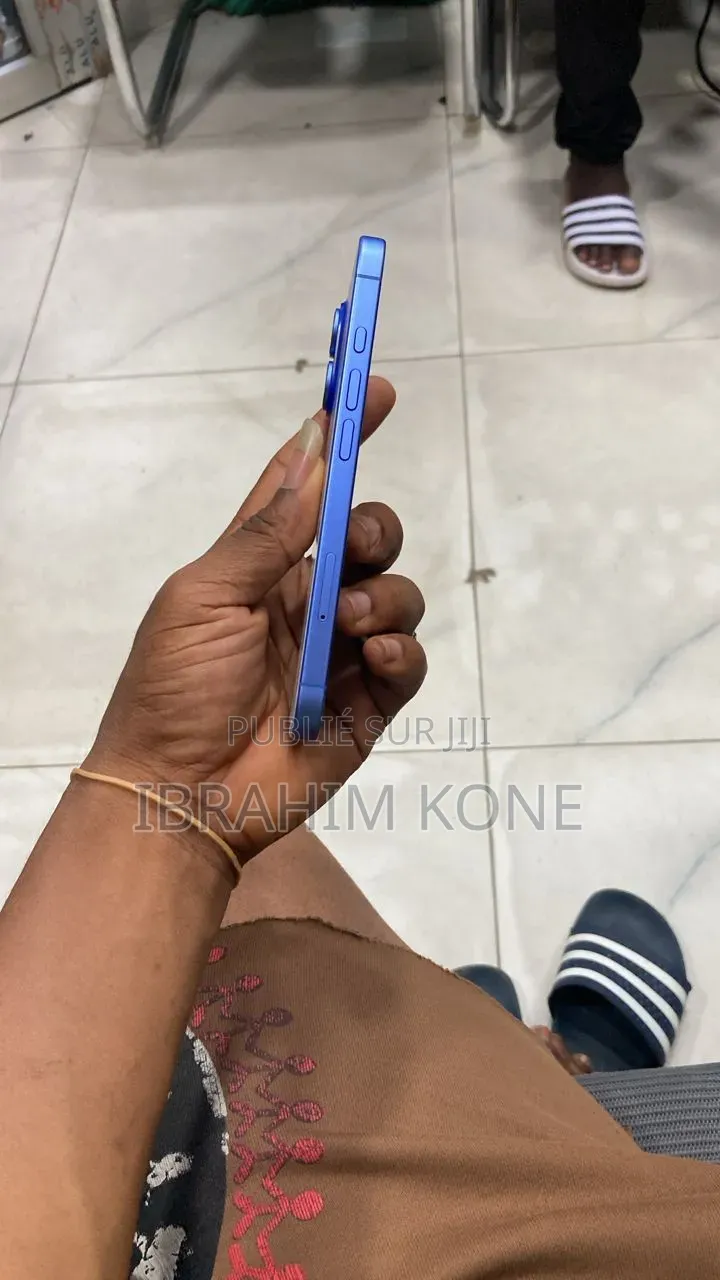 Nouveau Apple iPhone 16e 128 GB Bleu