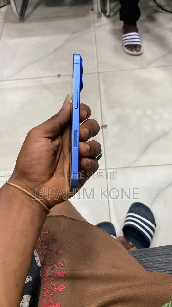 Nouveau Apple iPhone 16e 128 GB Bleu