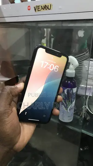 Apple iPhone XR 64 GB Noir