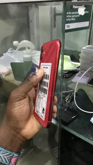 Apple iPhone 11 64 GB Rouge