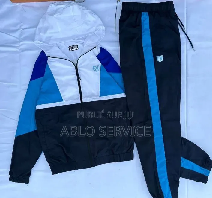 Vêtements Disponible