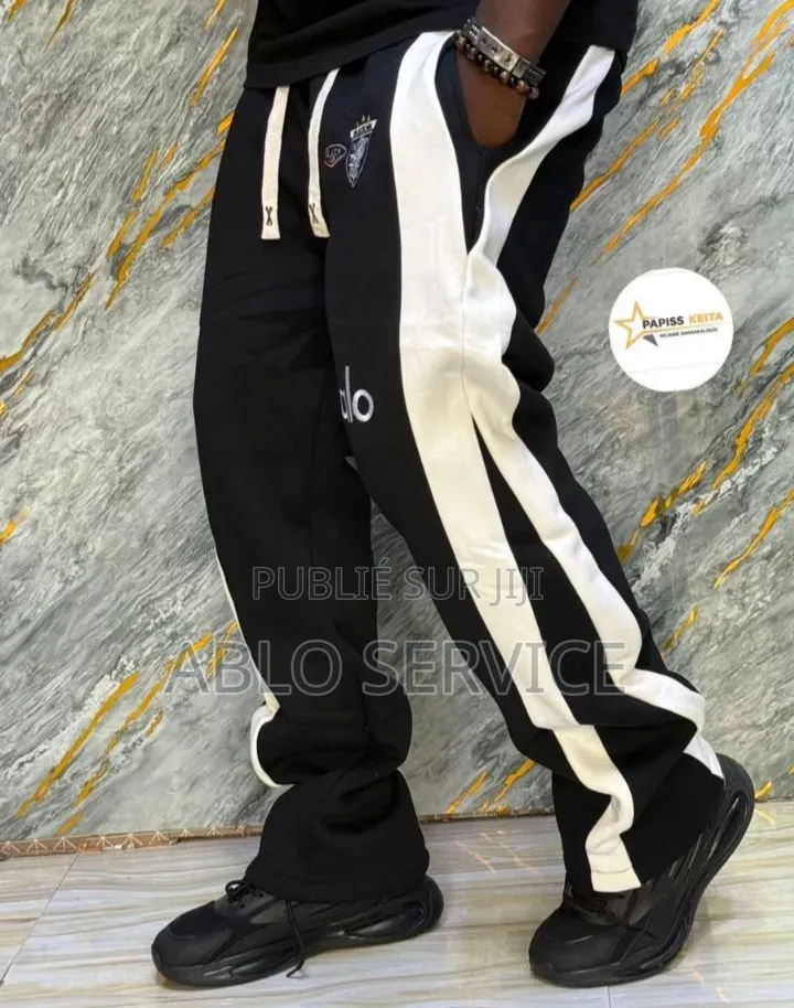 Vêtements Disponible