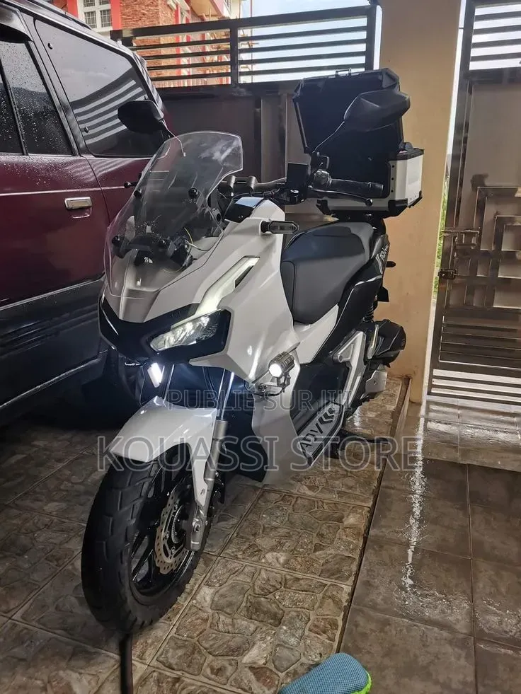 Nouveau Yamaha YBR125 2025 Blanc