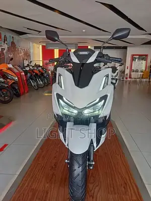 Nouveau Yamaha DT125 2023 Argenté