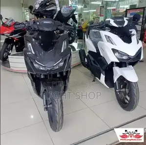 Nouveau Yamaha DT125 2023 Argenté